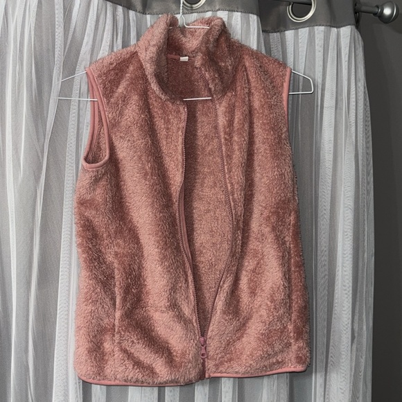 Light pink zippered. Vest with pockets! - Picture 2 of 5
